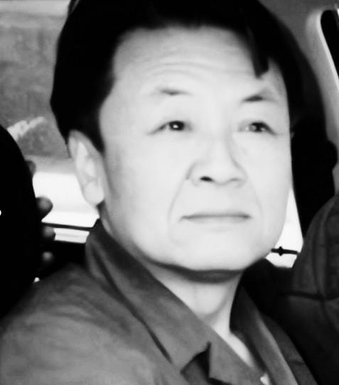 2001年，毛远新开始了自己的退休生活，由于退休前的身份是普通办事员，因此他和绝