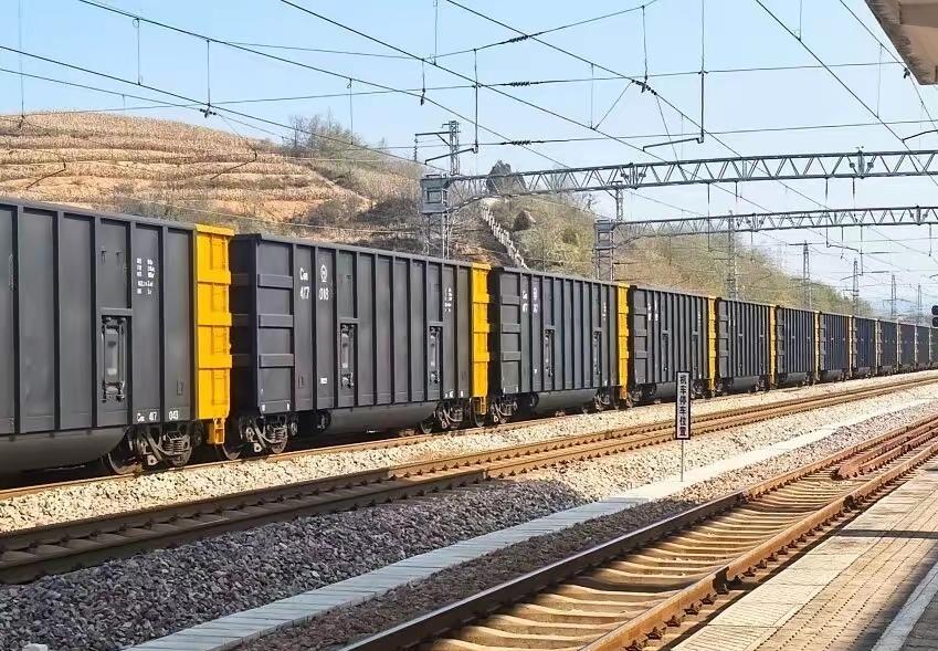 C96型运煤专用敞车，大轴重、大编组、快速卸车领域已具备完全自主的成套技术

1