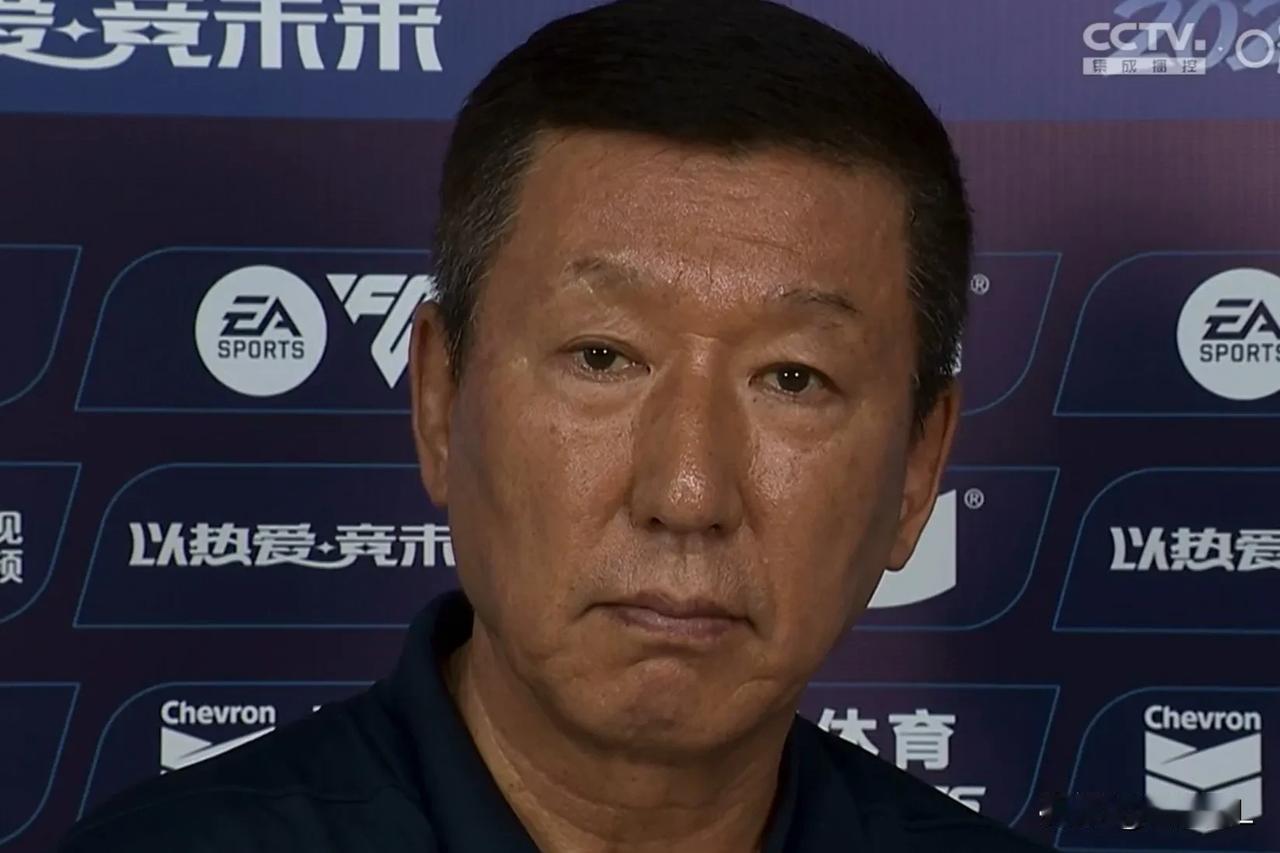 又是身体方面的原因？泰山俱乐部官方发消息称:
  泰球队主帅崔康熙因身体原因返回