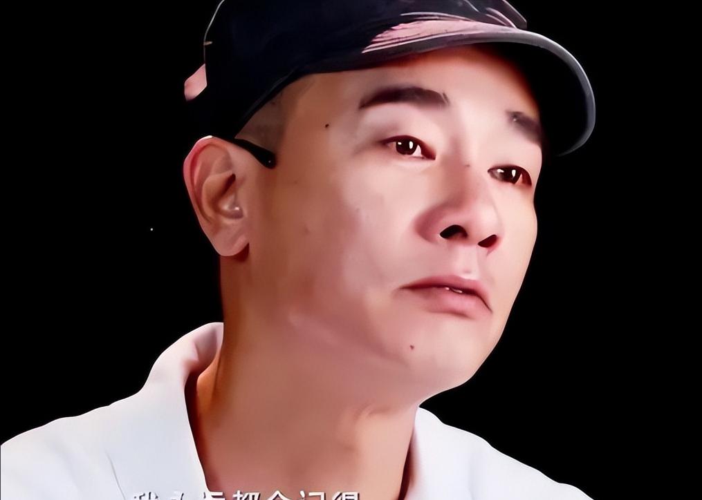 [微风]1980年的一天，13岁的陈小春兴冲冲地跑回家对父亲说：“卖掉小弟弟可以