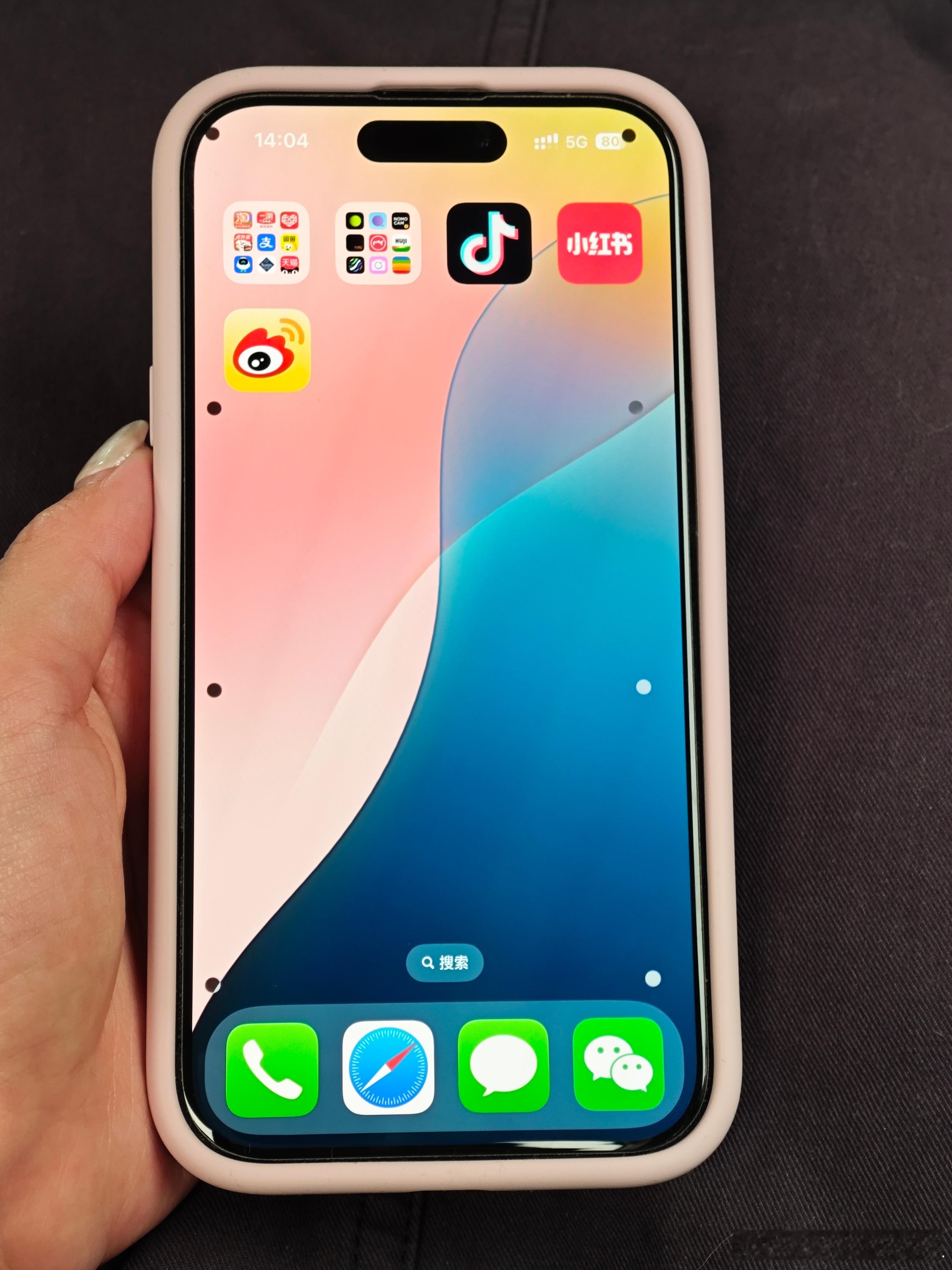 iOS18的防晕车功能还挺有用的，身边好几个晕车的朋友，都有打开，坐车看手机会有