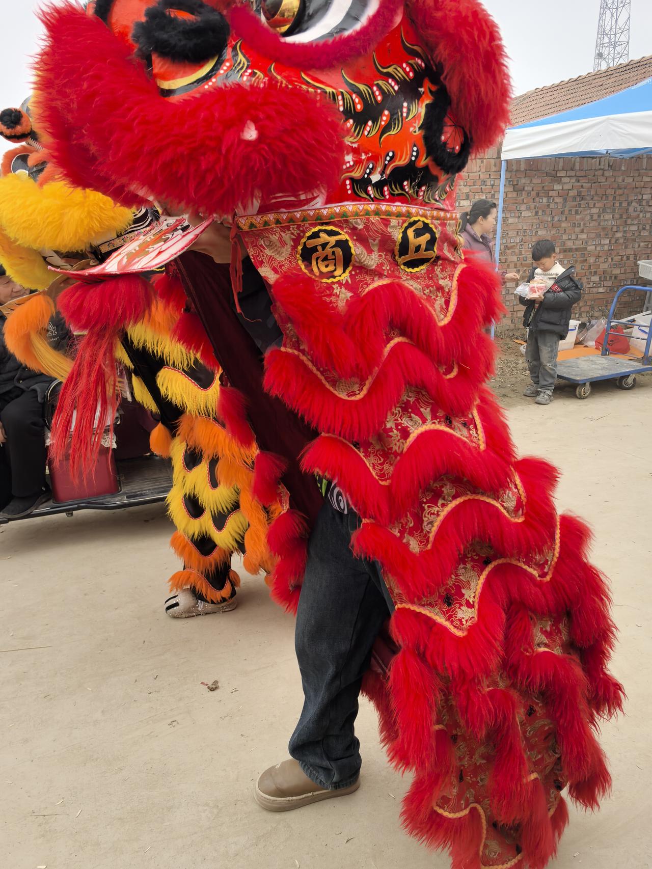 怎么生活才能开心快乐想活得开心快乐，其实很简单：少跟别人攀比，别总内耗自己，接纳