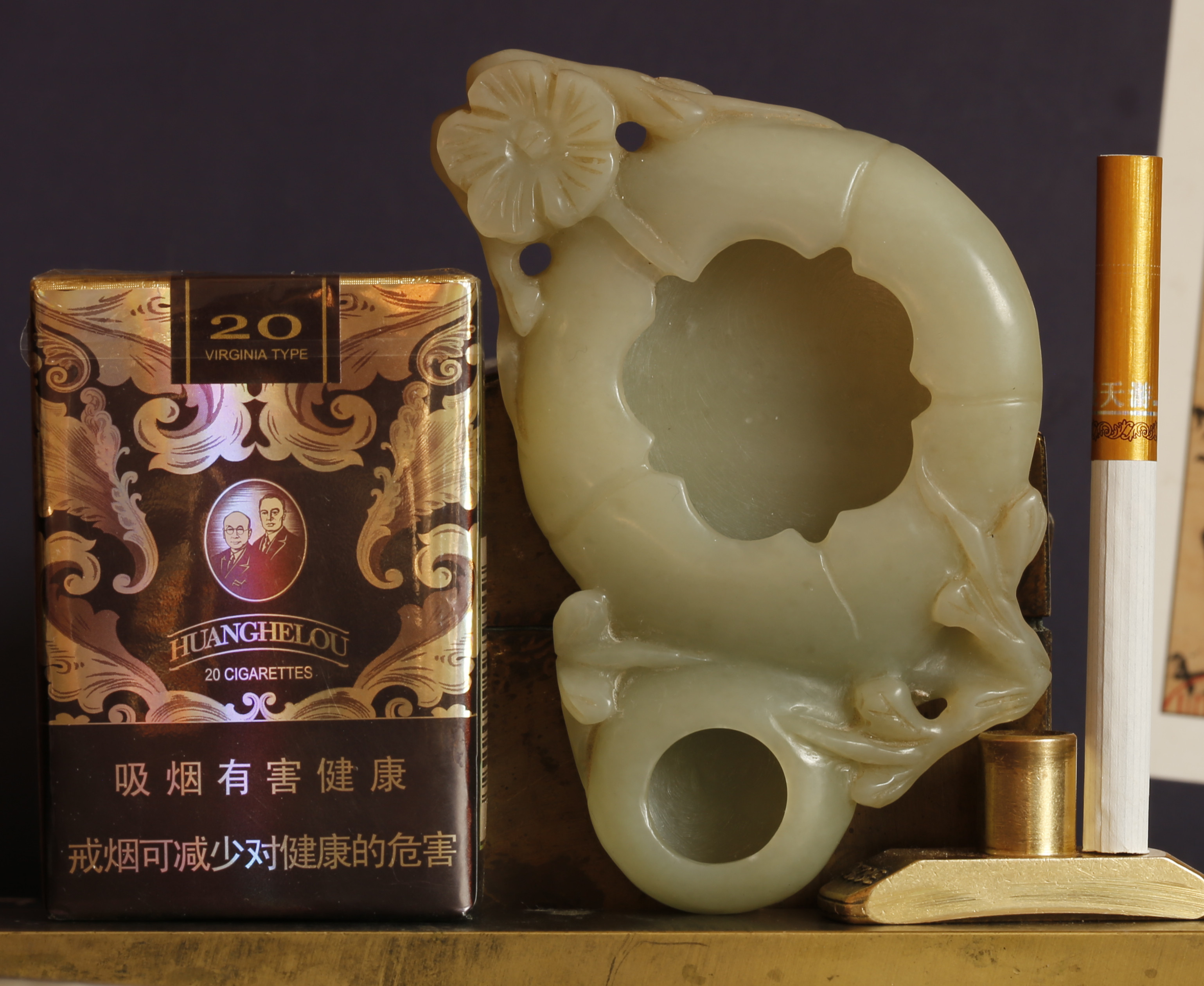 清 . 莲叶形和田玉笔洗一件（大号）尺寸：重132克，长103.5MM,宽66M