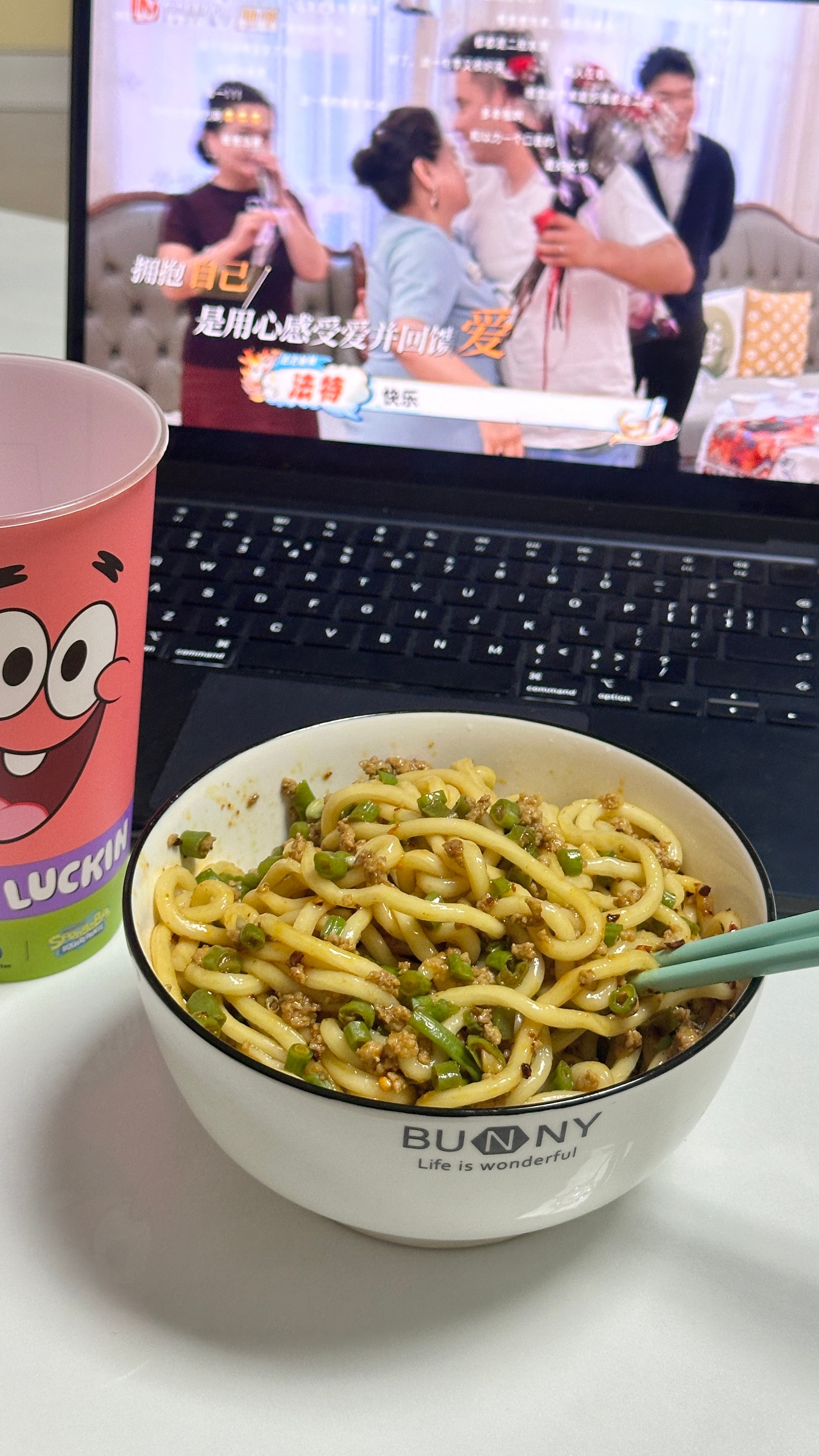 开饭啦 豇豆肉末拌面～ 