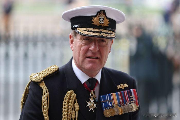 英军上将叫嚣"双线打中俄"，拿什么打？家底露馅了！
 
2025年6月5日，英国