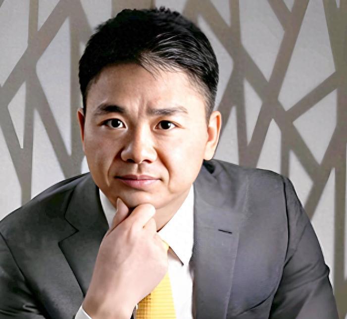 撒贝宁问刘强东：“你事业这么成功，为啥父母还在乡下住？”刘强东说：“我把他们接到