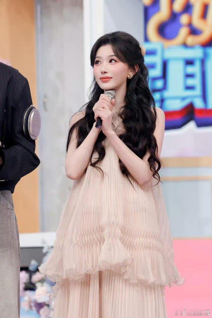 从舞台到综艺，孔雪儿用实力诠释全能尤物孔雪儿晒sbti你好星期六