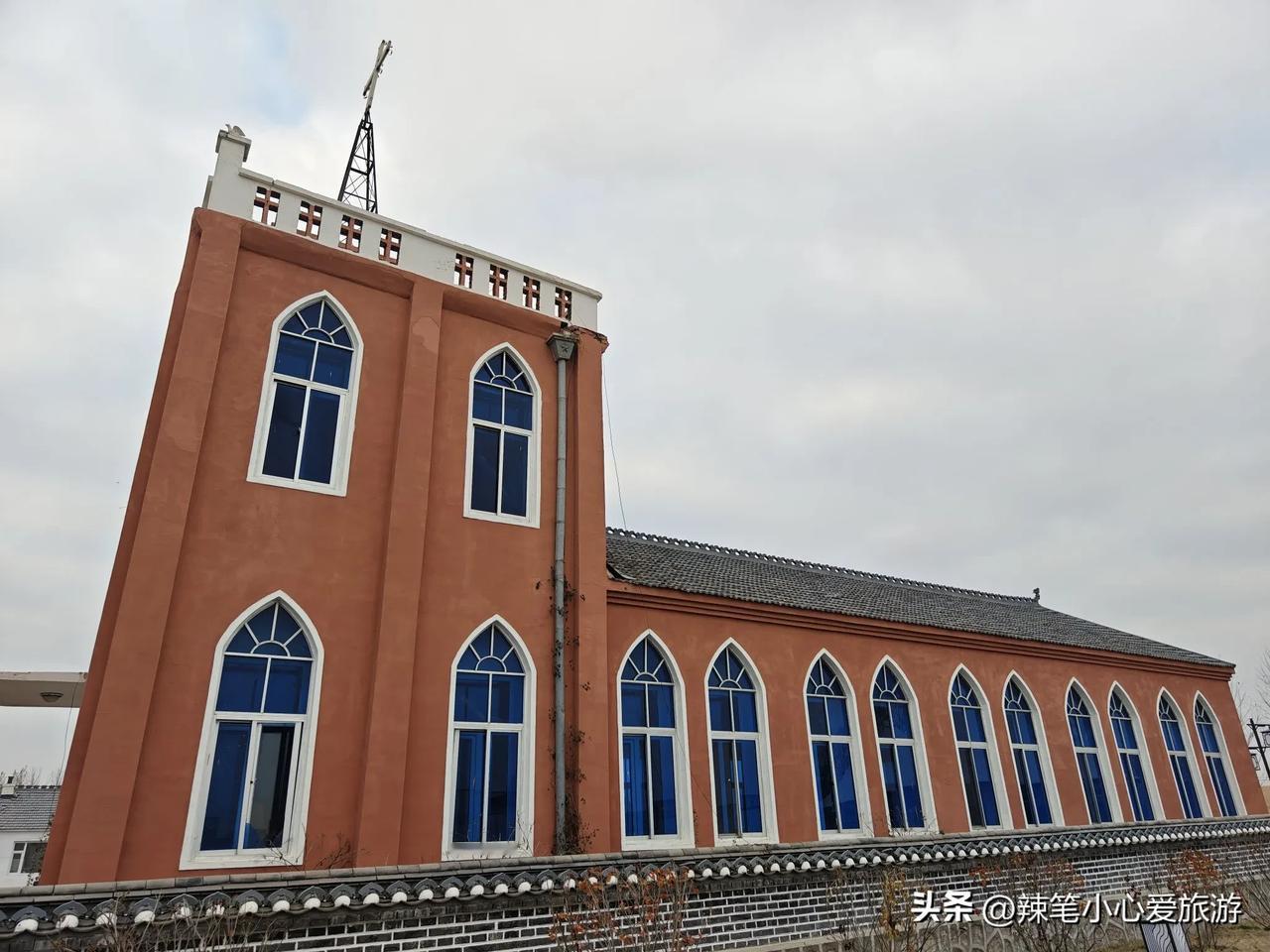 [夺冠]长春双阳齐家镇曙光朝鲜族民俗村，正在建设中还有一座小教堂，拱形窗户很漂亮