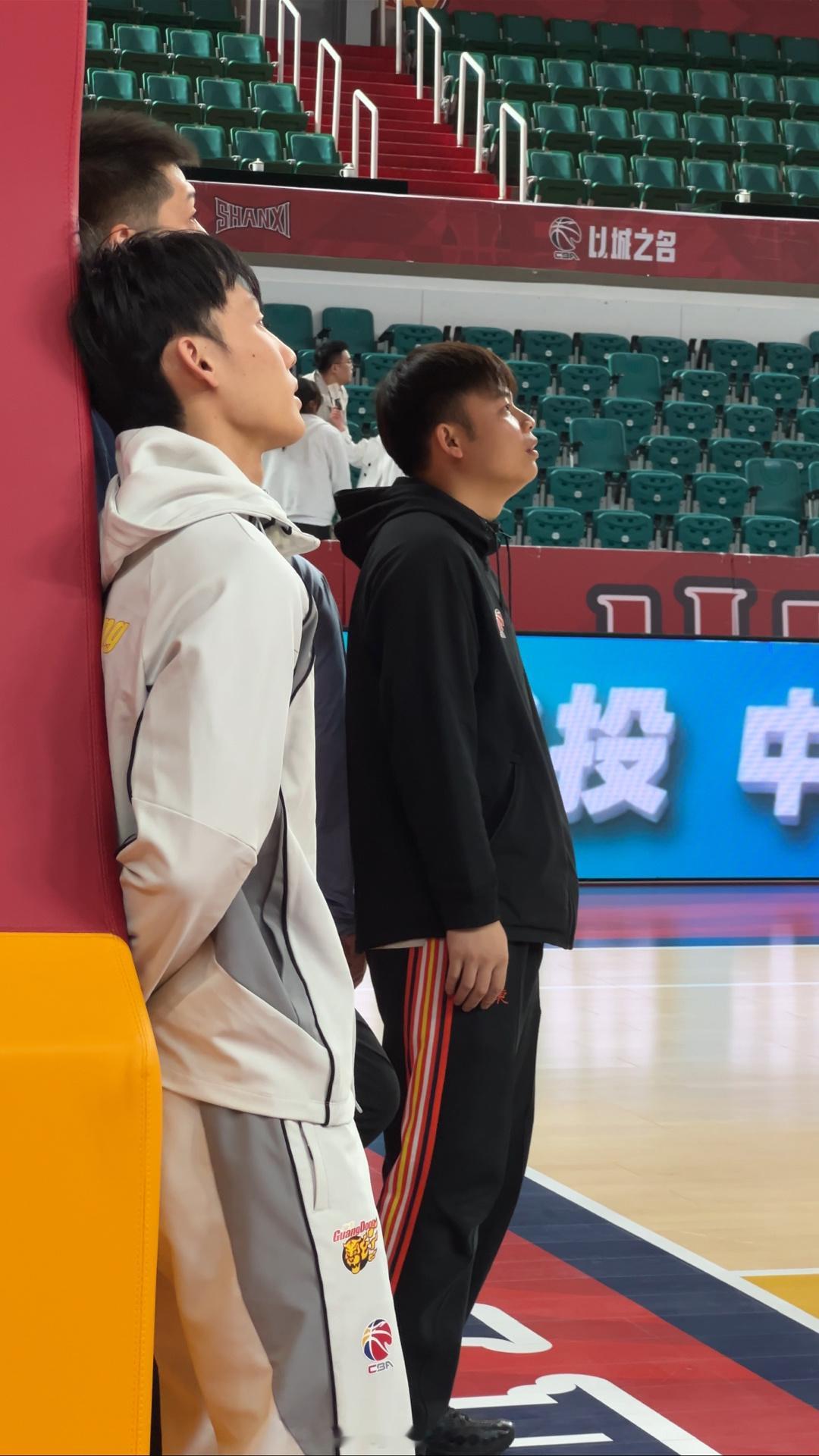 大名单出来了但徐杰看起来挺不舒服 山西男篮vs广东男篮徐杰 太原·山西体育中心