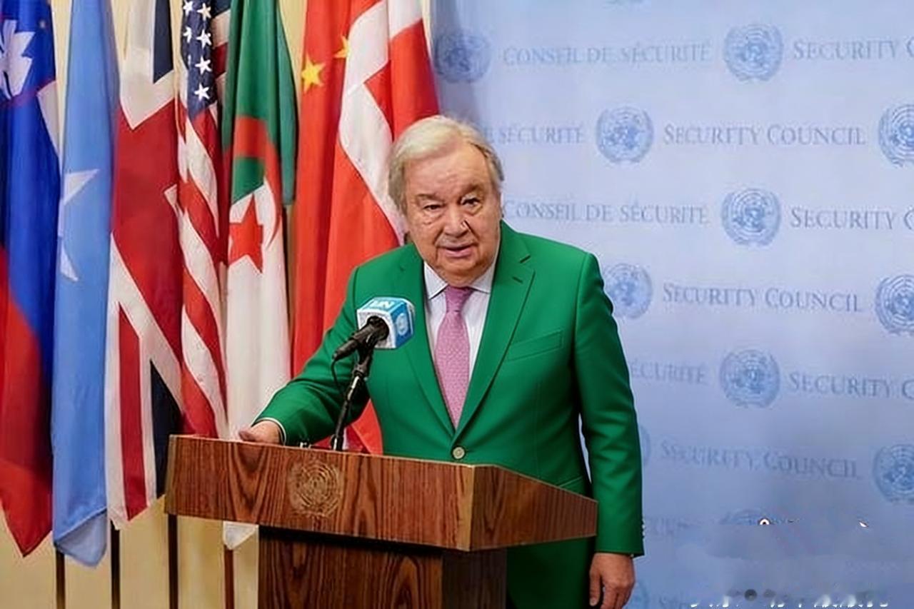 一口气退66个群。
这操作真是看不太懂。

不像大国博弈，
倒像合伙人突然撤资。