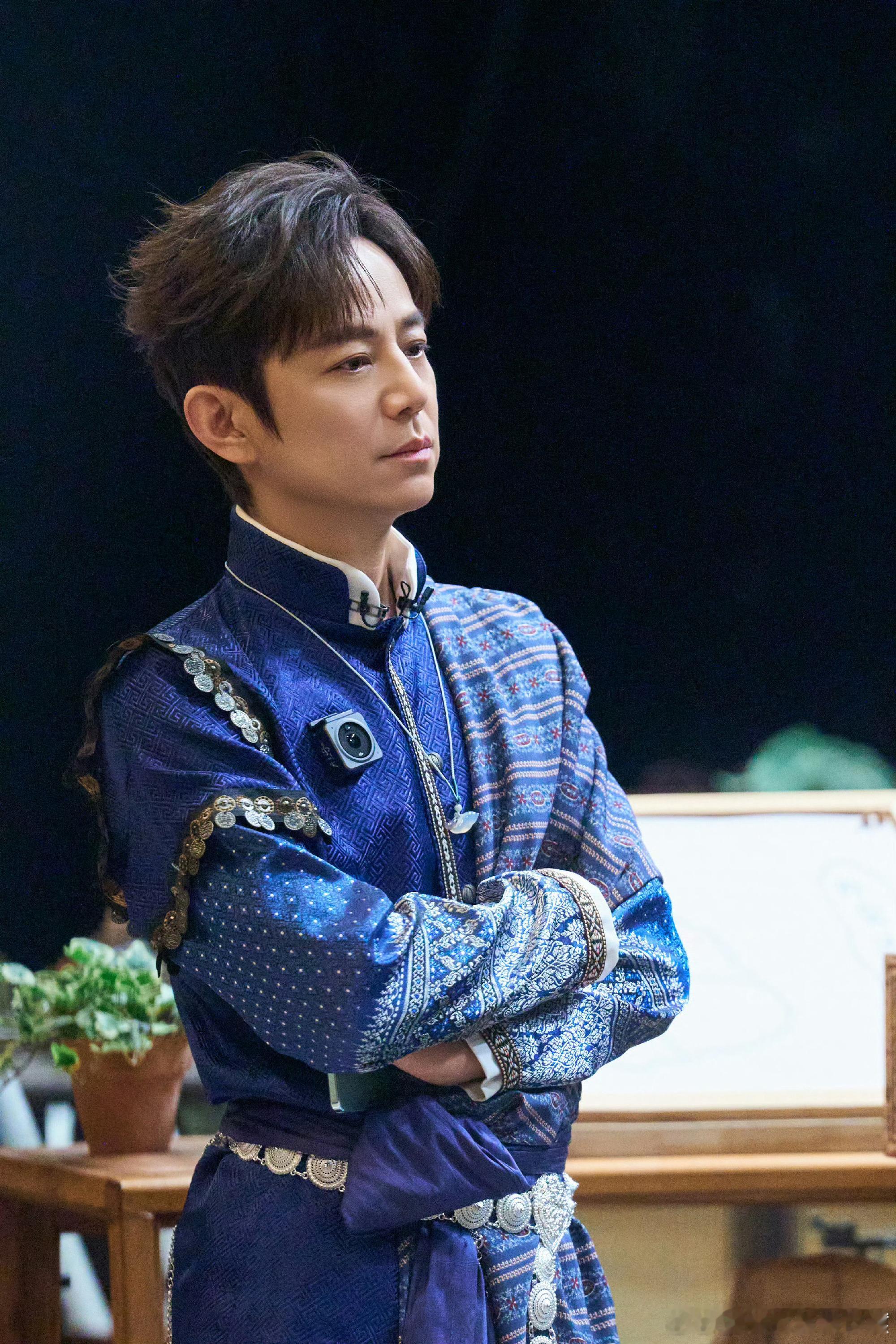 治愈金句暖心来袭，不必焦虑成长进度，永远都在慢慢变好何炅说27还没发育完