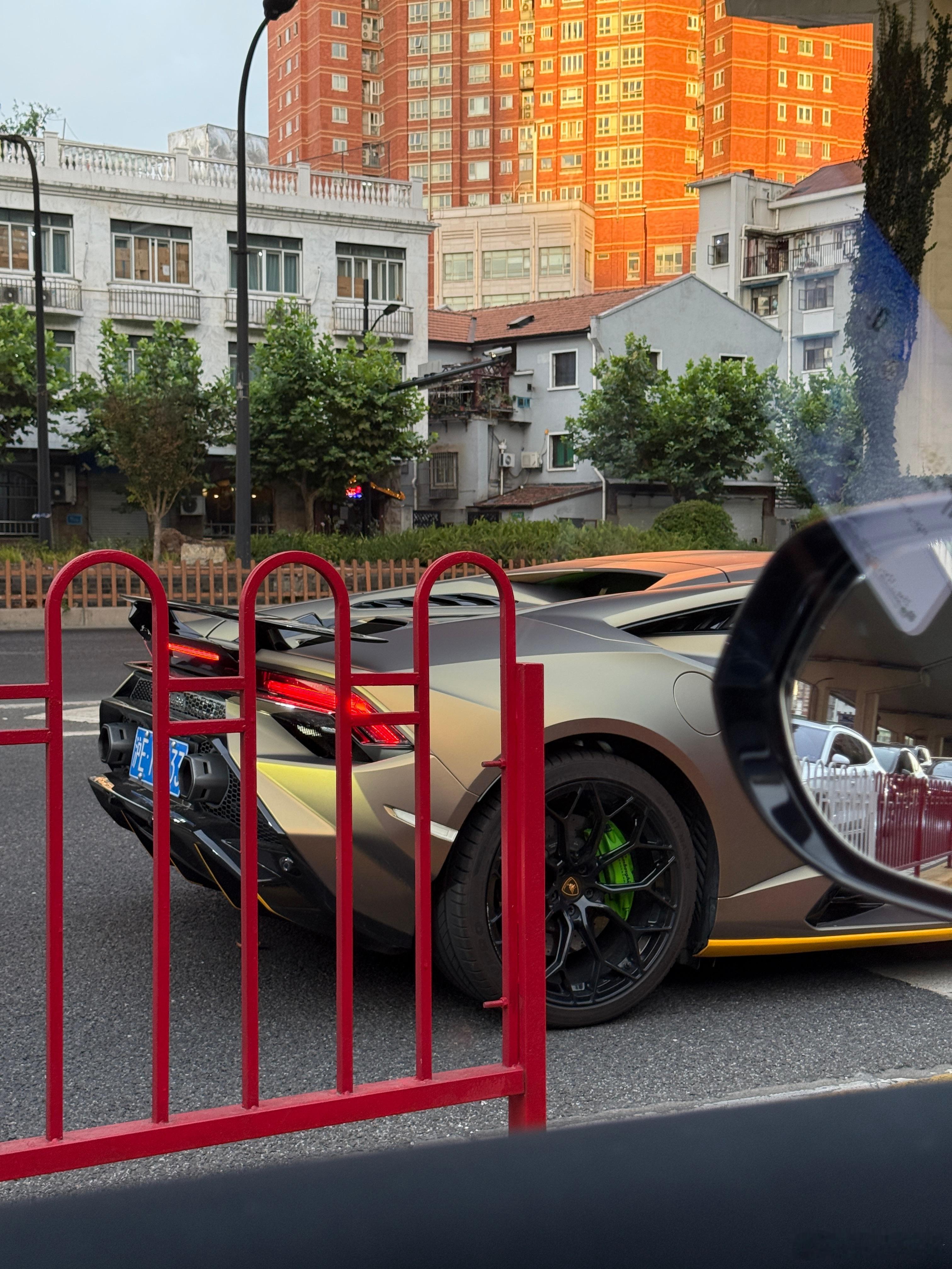 Huracán上市了这么多年前卫的造型是真耐看  ​​​