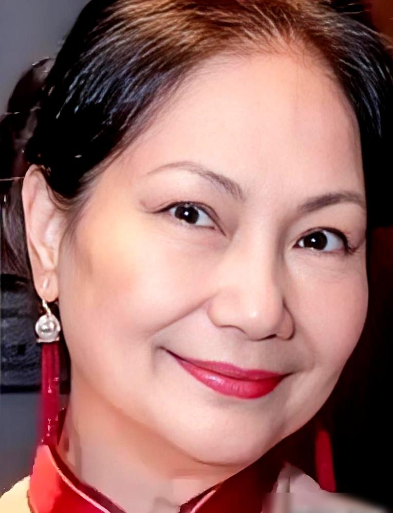 S妈一边哭诉大S被汪小菲“凌虐”十年，一边又赞女儿跟具俊晔“幸福”三年。这感情牌