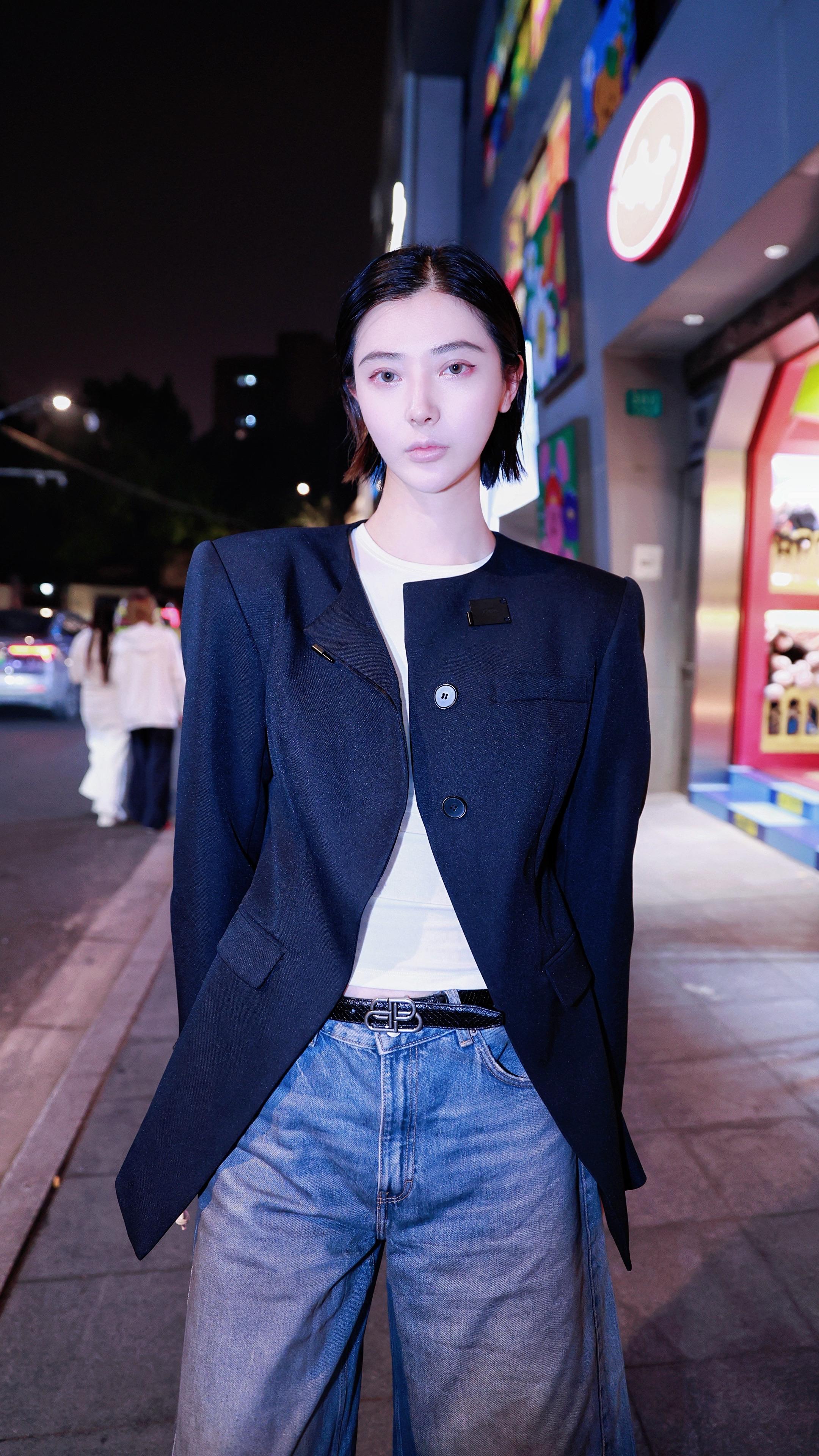 上海街拍｜松尾美智。山西女孩20岁，身高176，穿搭时尚，又美又酷