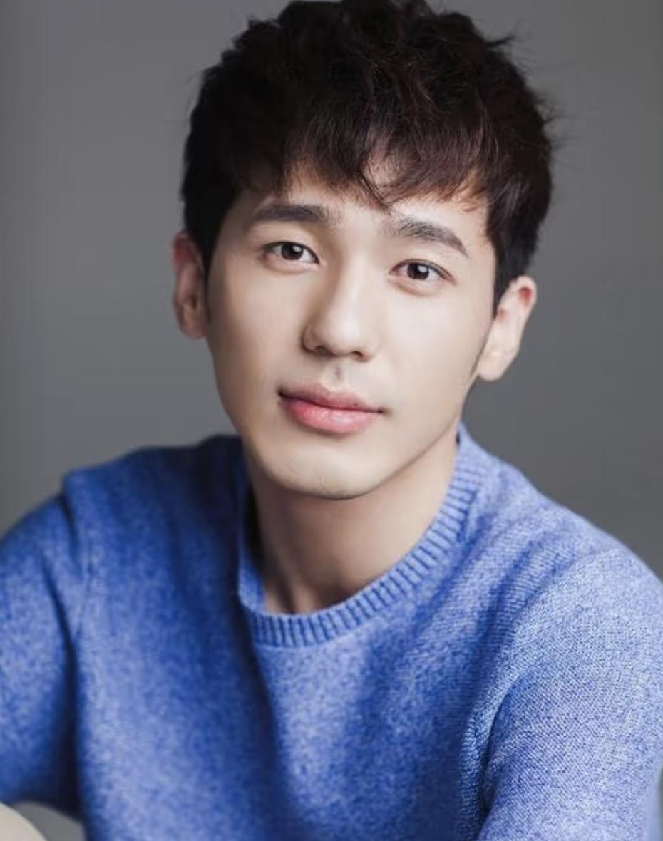 朱亚文用2字评价
白宇在《太平年》的演技
看完我沉默了！

看《太平年》时，彻底