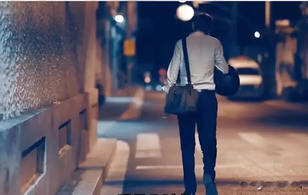 男人脊梁不可弯，高堂妻儿心相牵。
创业勤耕苦乐伴，归来斜影映残阳。
商海争锋觅宏