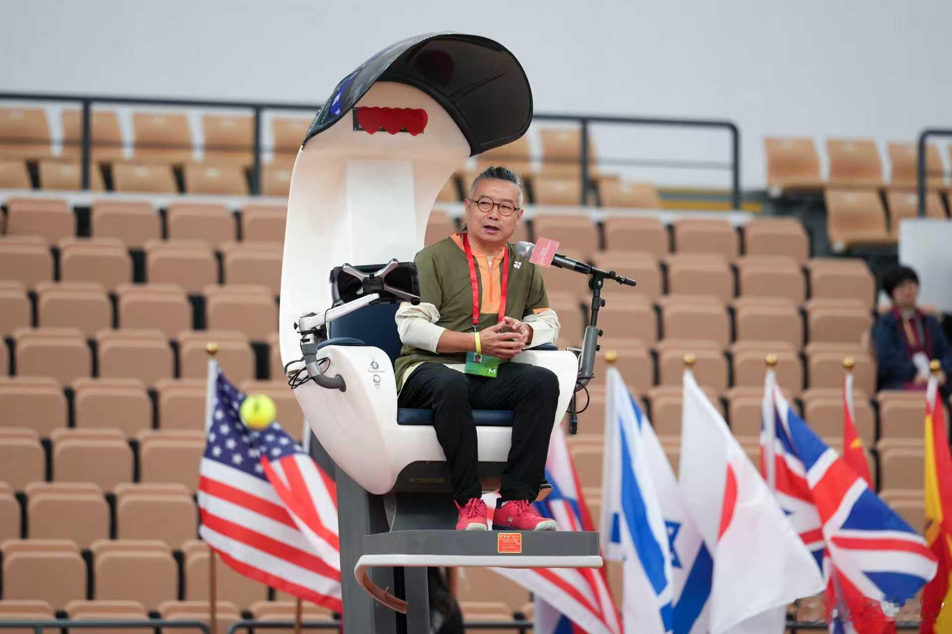 昨天在湖州一切都好，就是没腾出时间和场地打一场红土，今天必须在顺义凤凰补一场。 