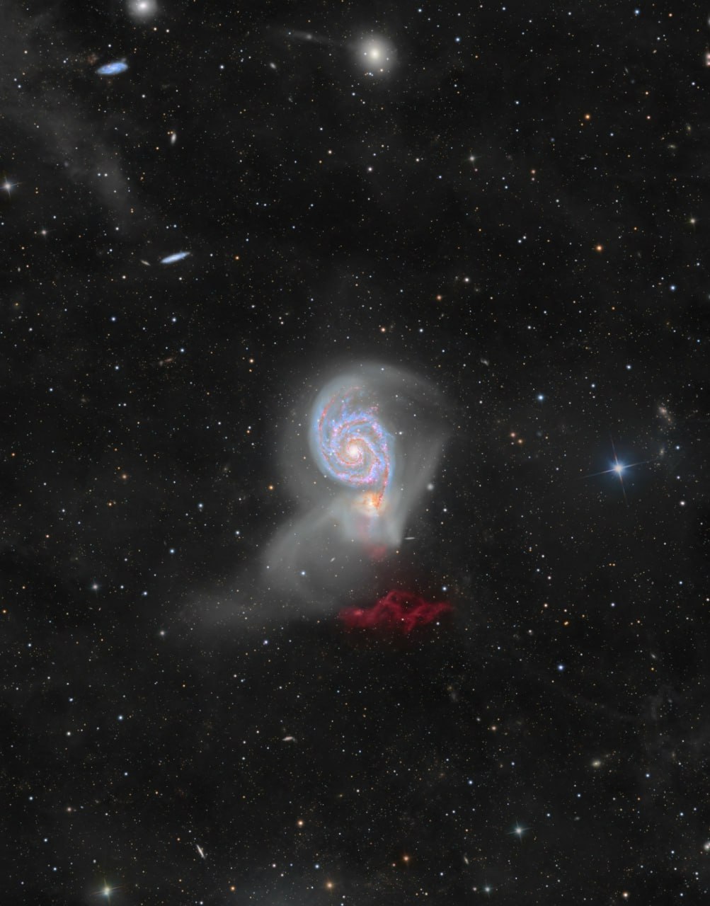 漩涡星系位于猎犬座，距离地球约2300万光年，是研究最为深入的旋涡星系之一。它与