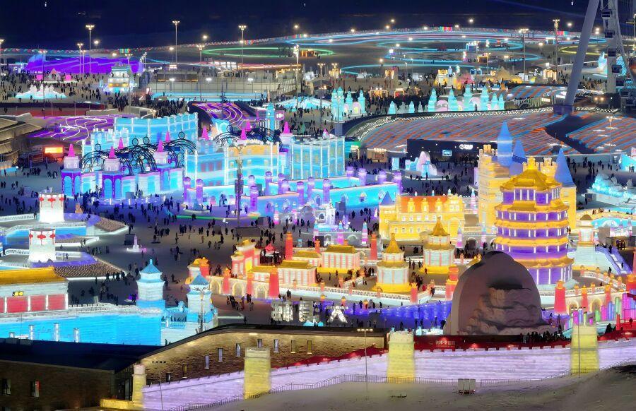 冰雪经济太火啦！据报告，我国冰雪产业规模2025年预计突破万亿元，2030年有望