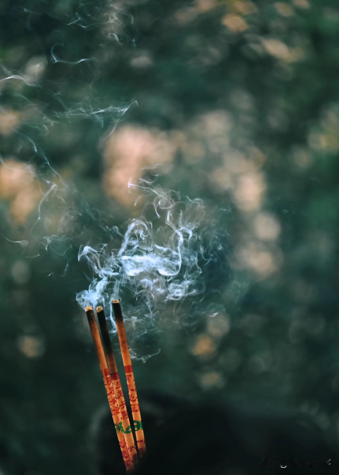 老祖宗早说过，人身上的“气”是活的，像团流动的光，得小心护着。可偏有那么些人，自
