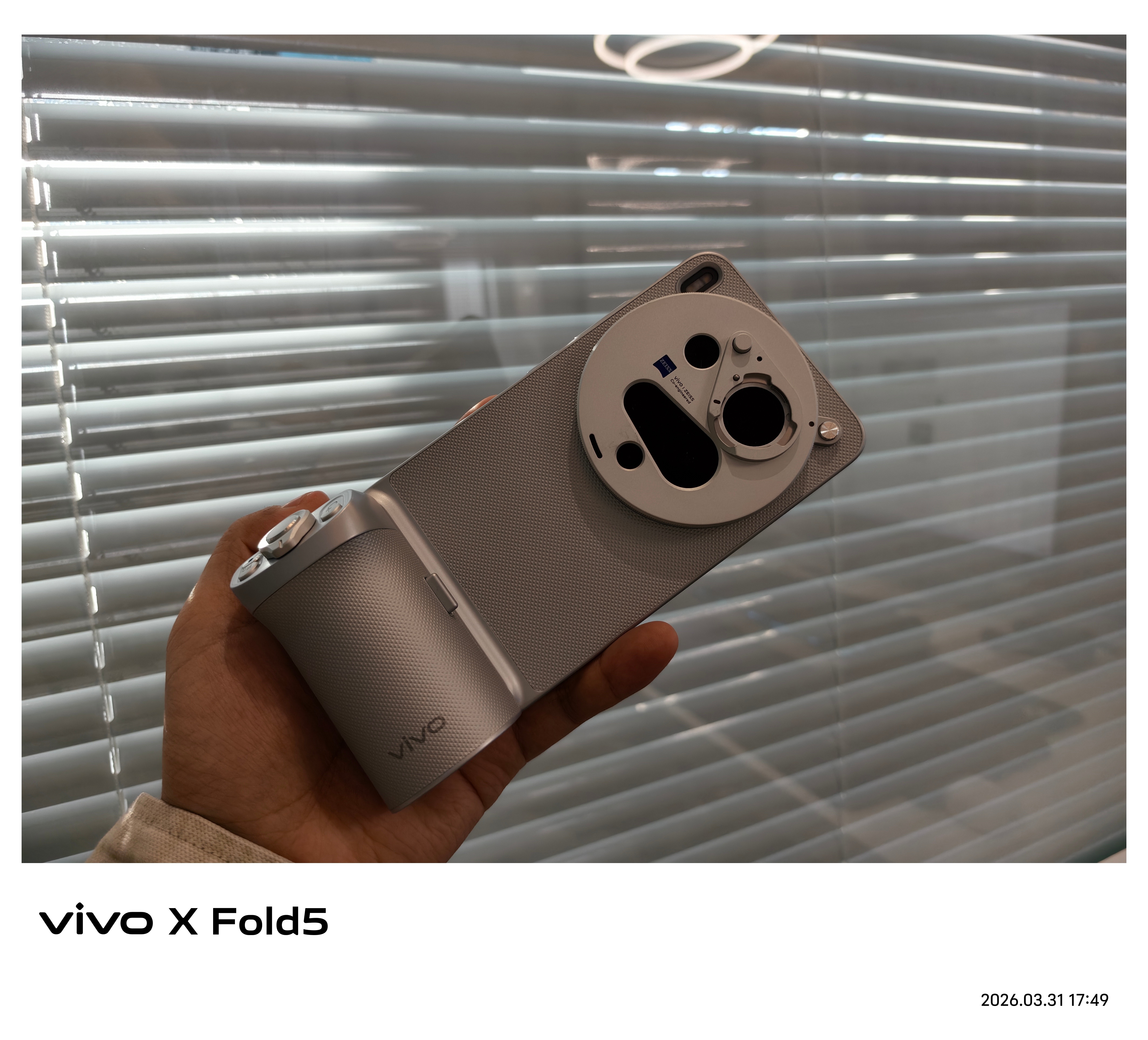 x300u试着拍了一天确实很牛批 等过几天，给大家展示一下成果 