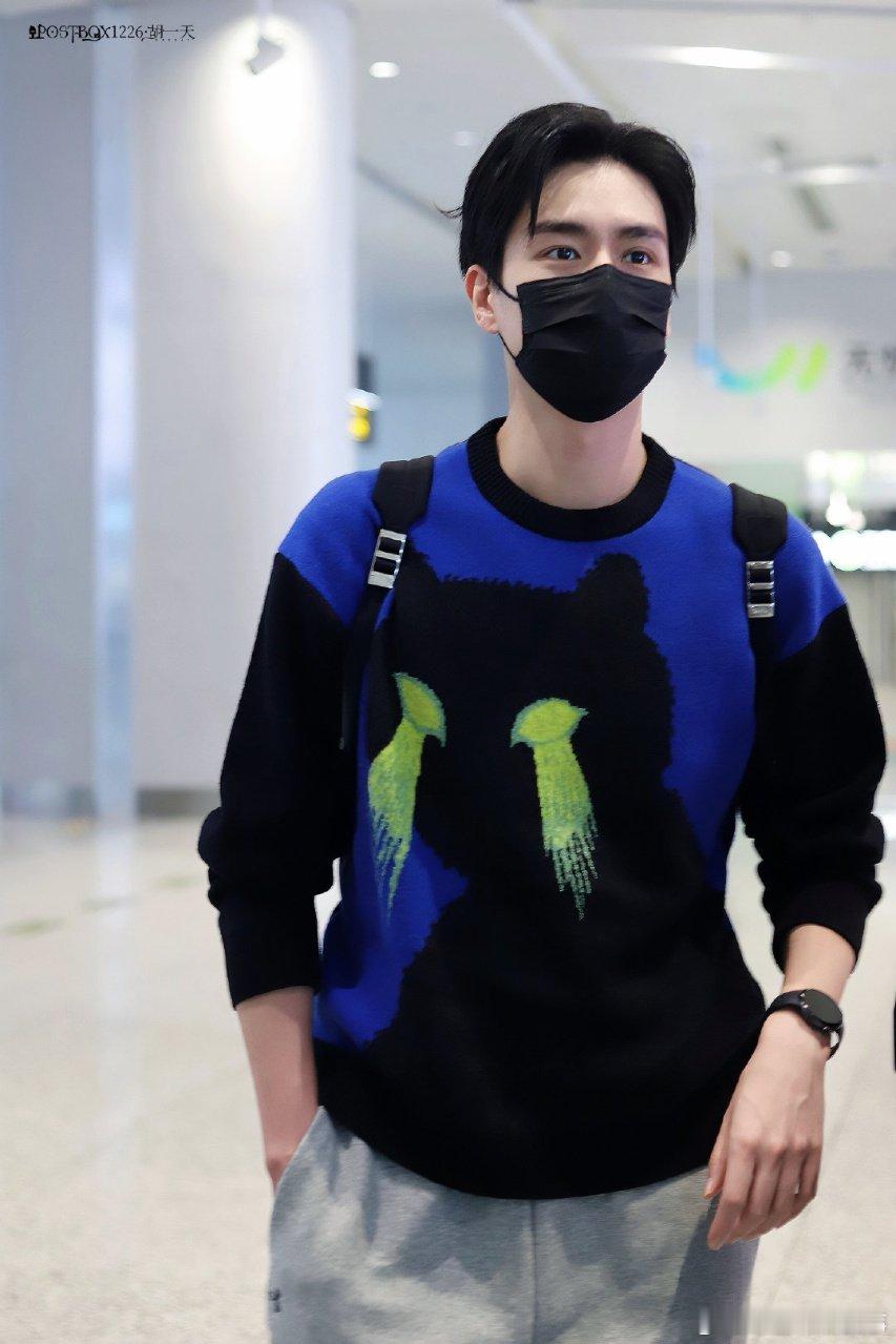 胡一天 不要相信男人 笑不活了！胡一天机场在线教粉丝 “防坑”，粉丝质疑他反悔提