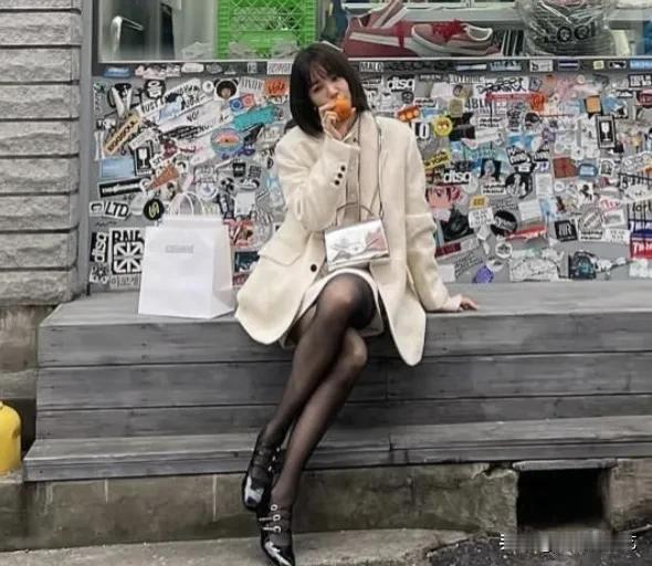 2月，演员尹恩惠在自己的Instagram上上传了多张照片。公开的照片中，尹恩惠