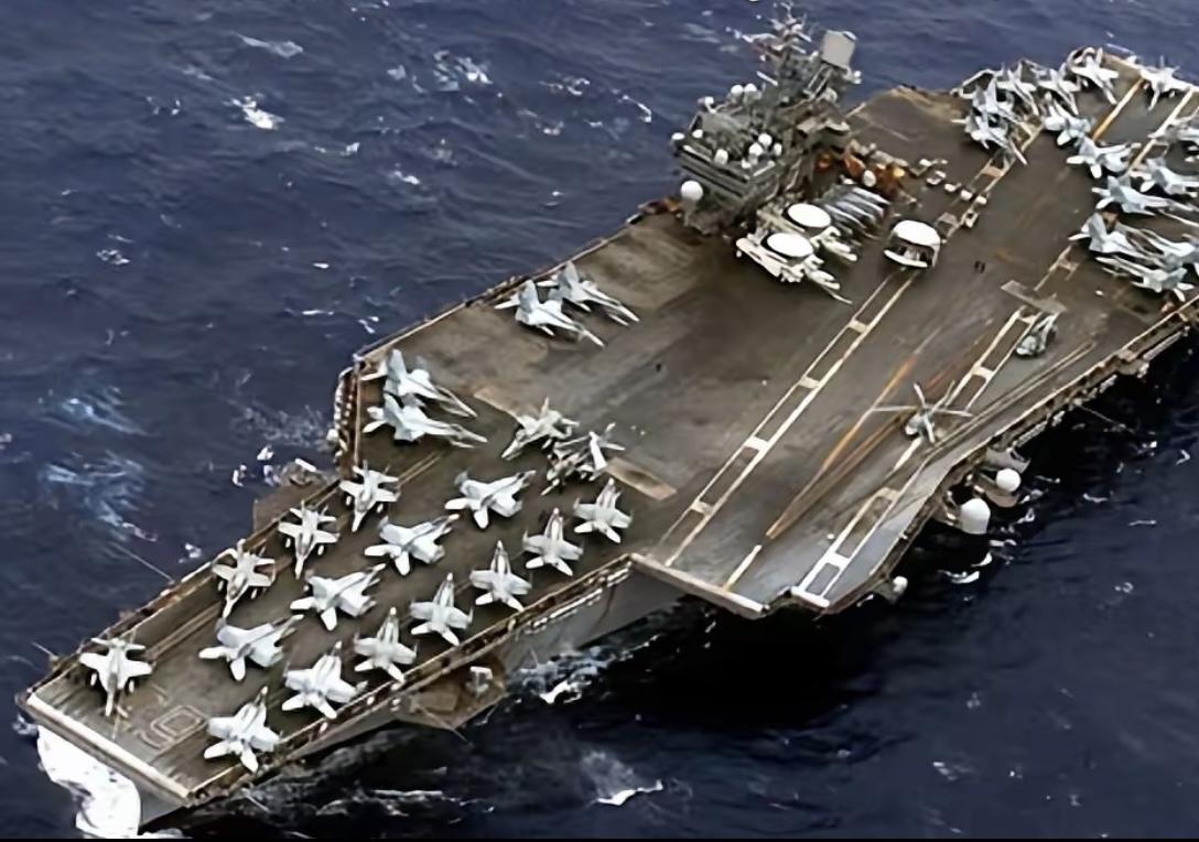 突发！美国航母舰队已逼近黄岩岛，055大驱率队大胆插入打成一团！
美国的尼米兹号