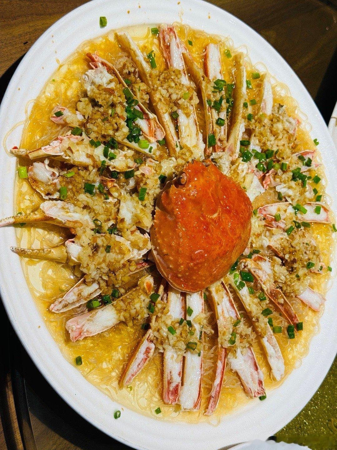 台风来临之前路上明显冷清了，虽然天气其实看着挺好，但餐厅也没什么客人，估计都在家