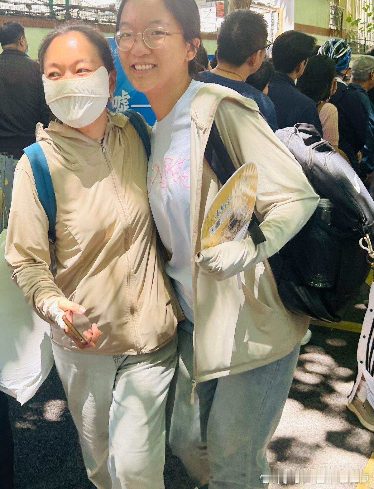 浙江的一个考生考后被采访的时候问作文用了什么词？她说用了“犹豫”，因为看过一个韩