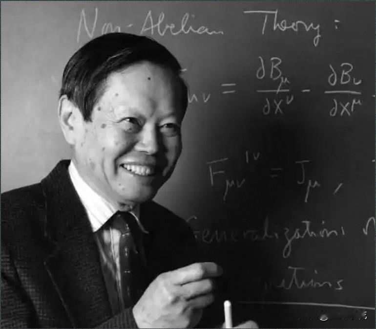 1971年诺奖得主杨振宁回国，点名要见被关了10年的国民党战犯岳父，多年后他问挚