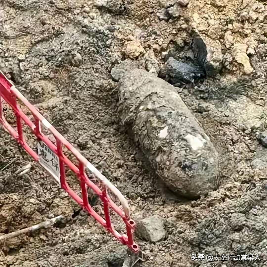 香港闹市挖出千磅炸弹！网友吵翻：为啥现在才发现？
 
香港鲗鱼涌工地直接挖出“定