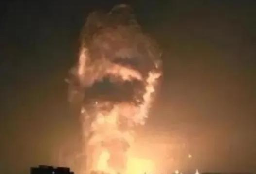 乌克兰这是在玩火啊！
乌军居然使用“火烈鸟”导弹去攻击俄罗斯的核基地，这不是在自