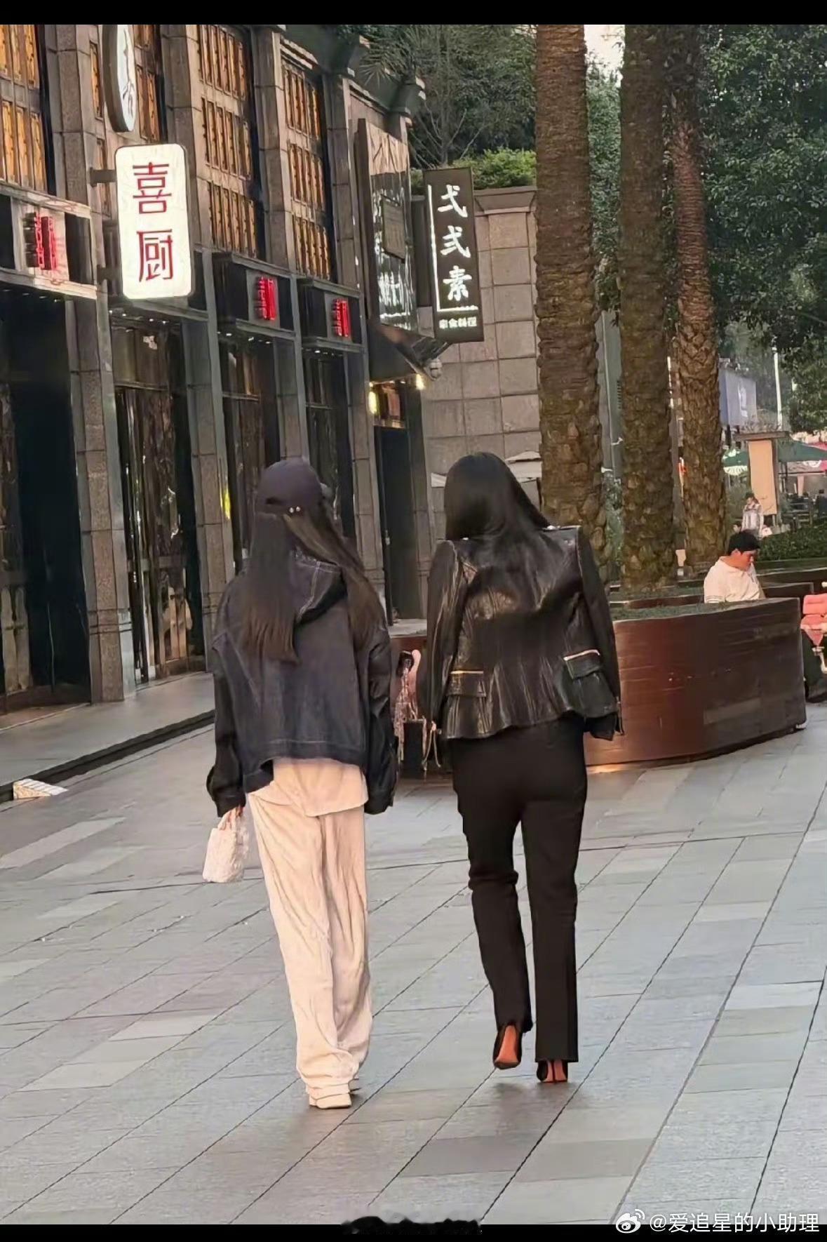 网友偶遇李湘，称她现在连100斤都没有了……妈呀这到底是咋瘦下来的 