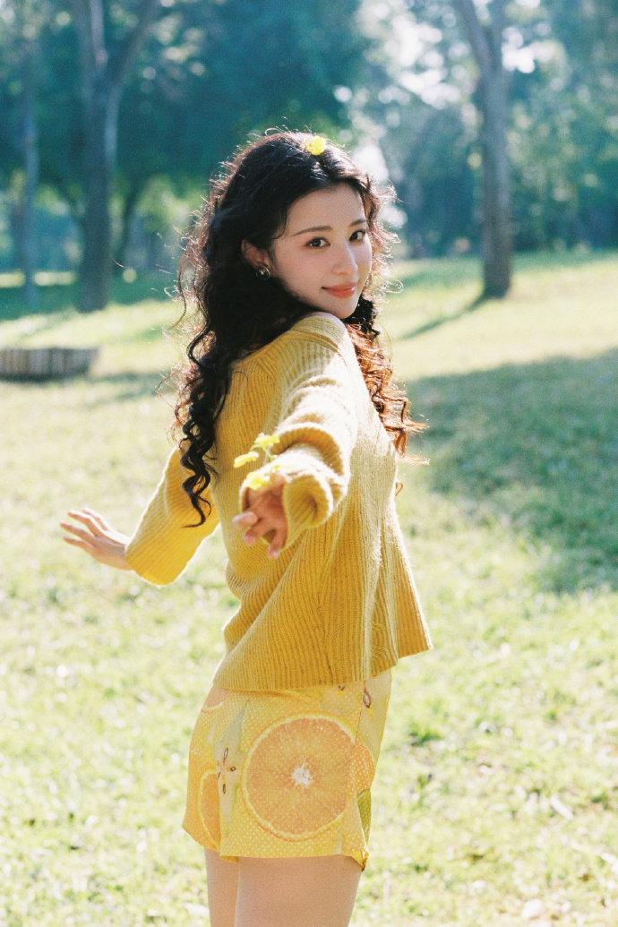 王楚然生日快乐~新的一岁也要这样明媚~