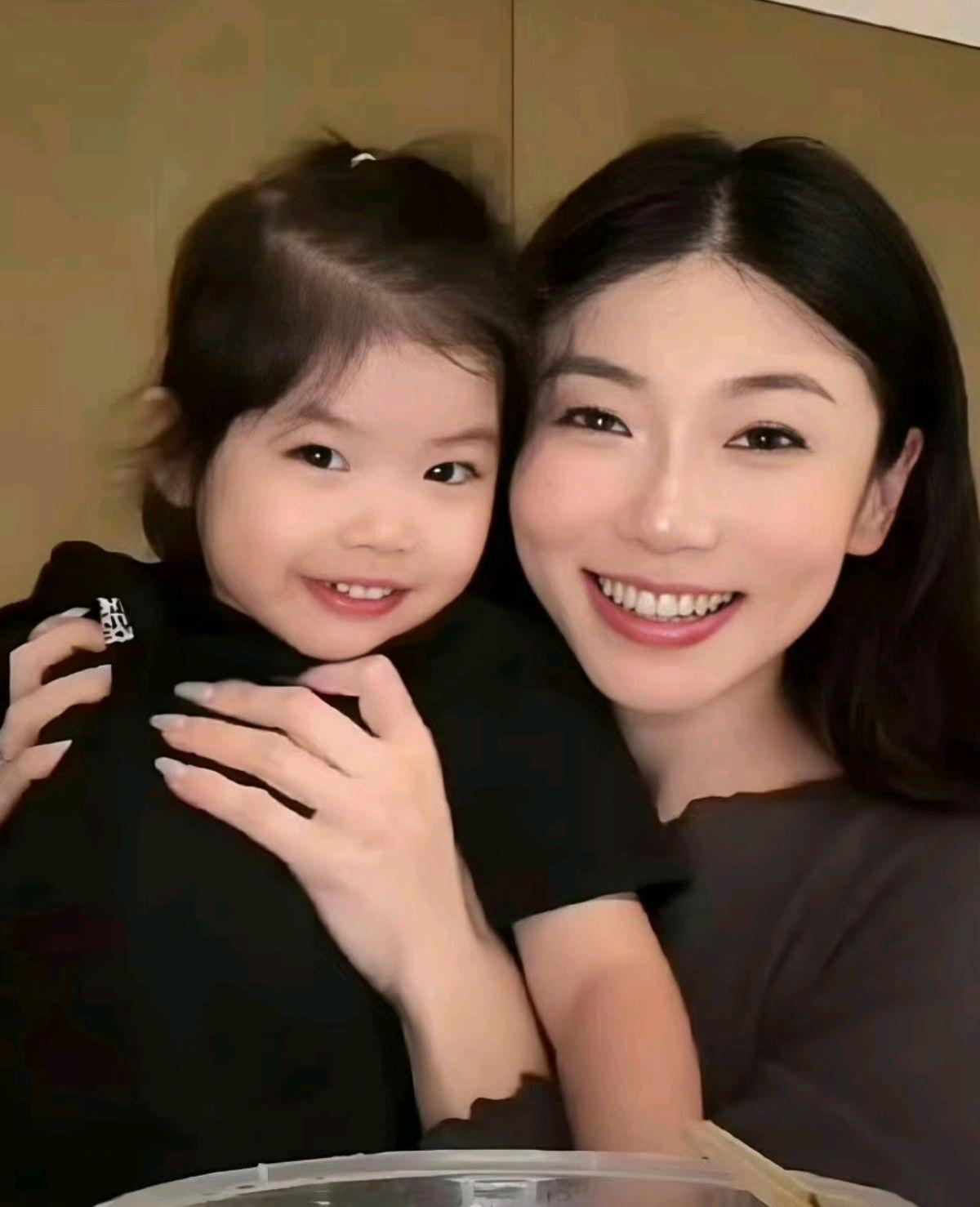 程晓玥辟谣离婚传闻！通透婚姻观引全网点赞
 近日，程晓玥“谈离婚”的话题冲上各大