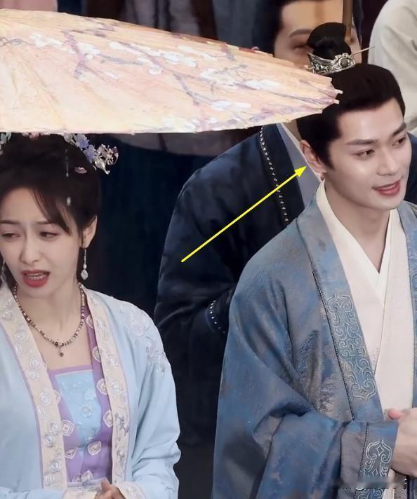 又一次get到曹骏的帅！
曹骏《山河枕》路透惊艳众人，剑眉星目，棱角分明，这种周