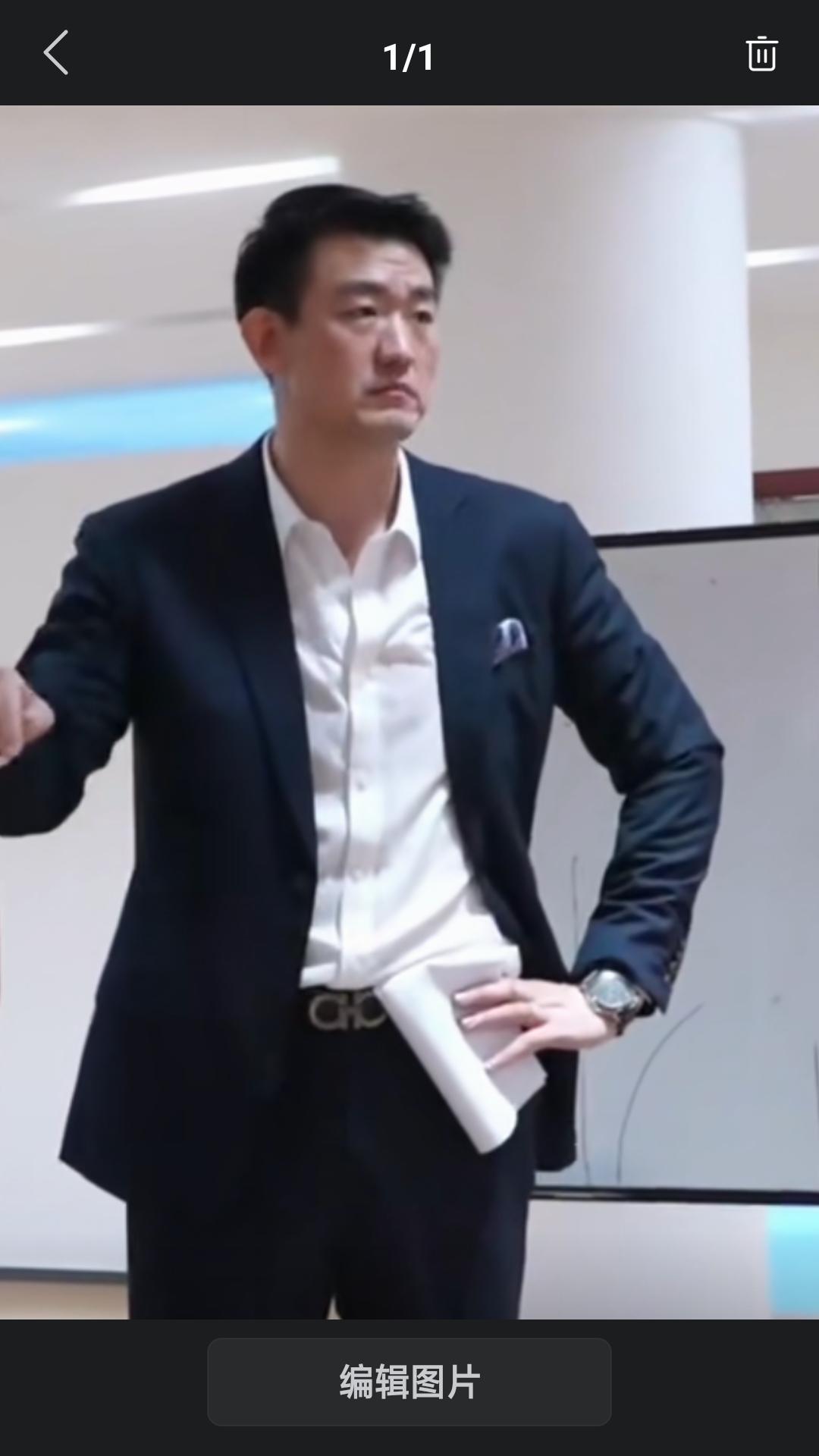 昨晚卫冕冠军浙江广厦客场击败天津队收获五连胜，战绩排名重新回到联盟榜首位置。赛后