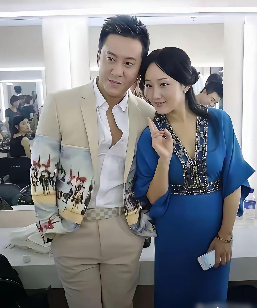 毛宁
杨钰莹
2024年
留影