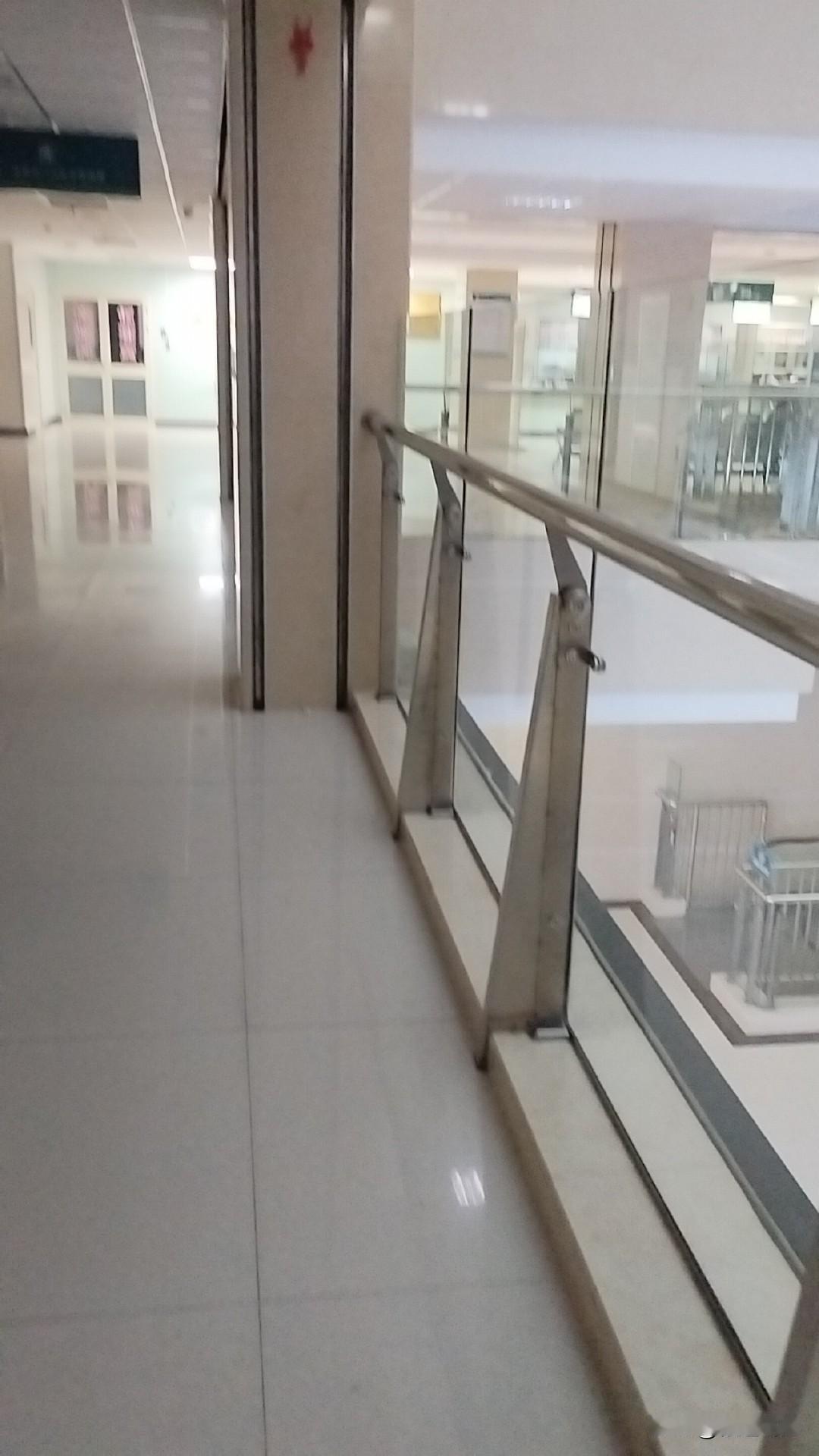 时间真不经用，转眼父母都七十多岁了，而我自己也50岁了。可是却还是负债累累。生活