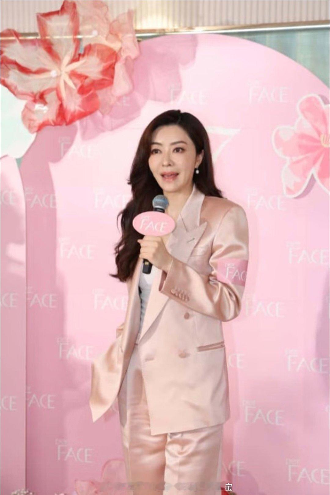 熊黛林婉拒祝福郭富城熊黛林这回应真的太体面了！不打扰不评价，就是最好的祝福和最大
