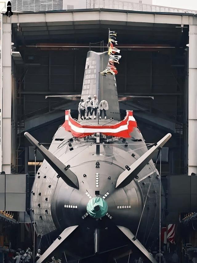 一旦对日本开战，就必须采取积极进攻的战略，首先重点是摧毁日军的所有潜艇基地，值得