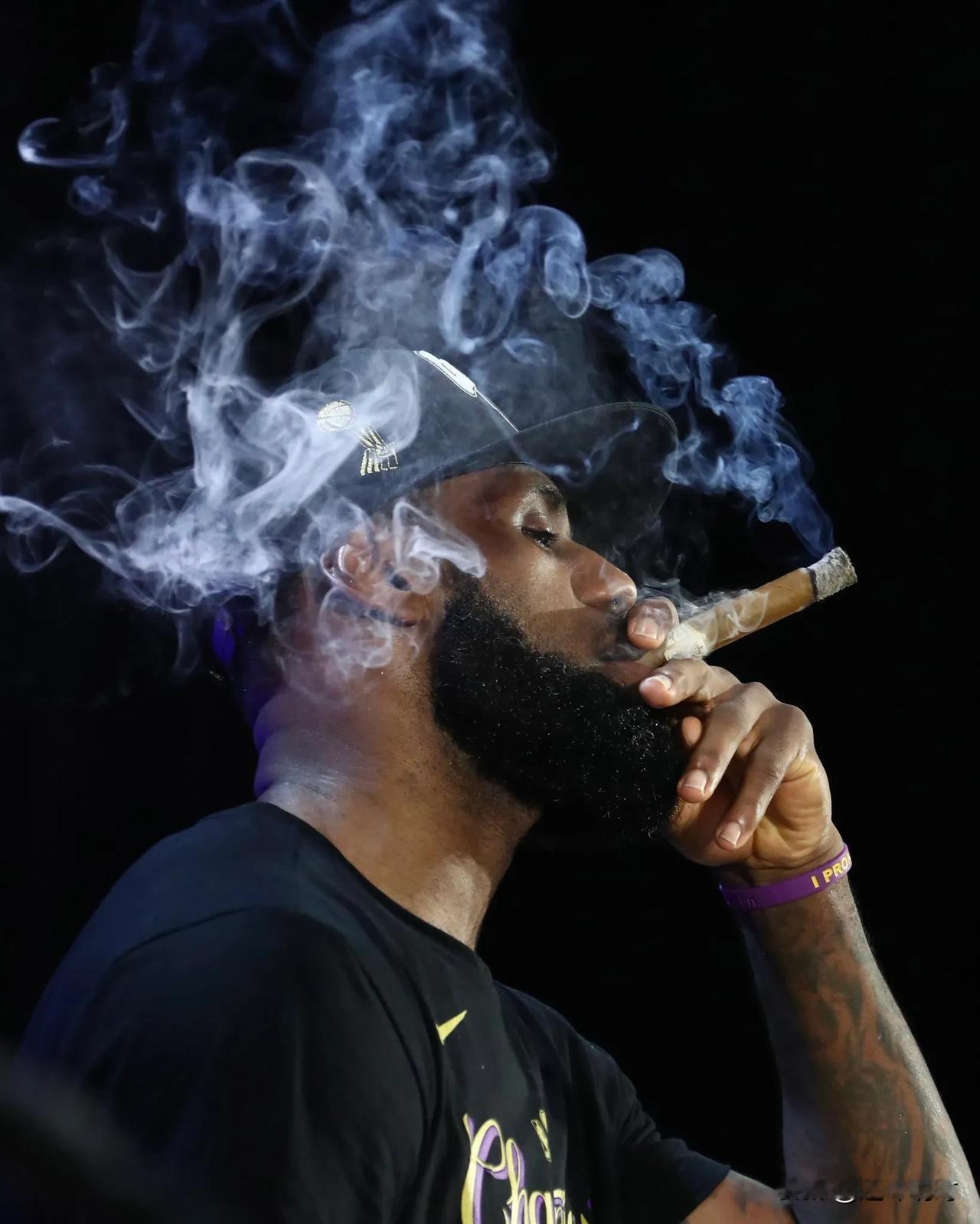 祝福老詹39岁生日快乐，目前获得4个NBA总冠军、4个总决赛MVP、13次NBA