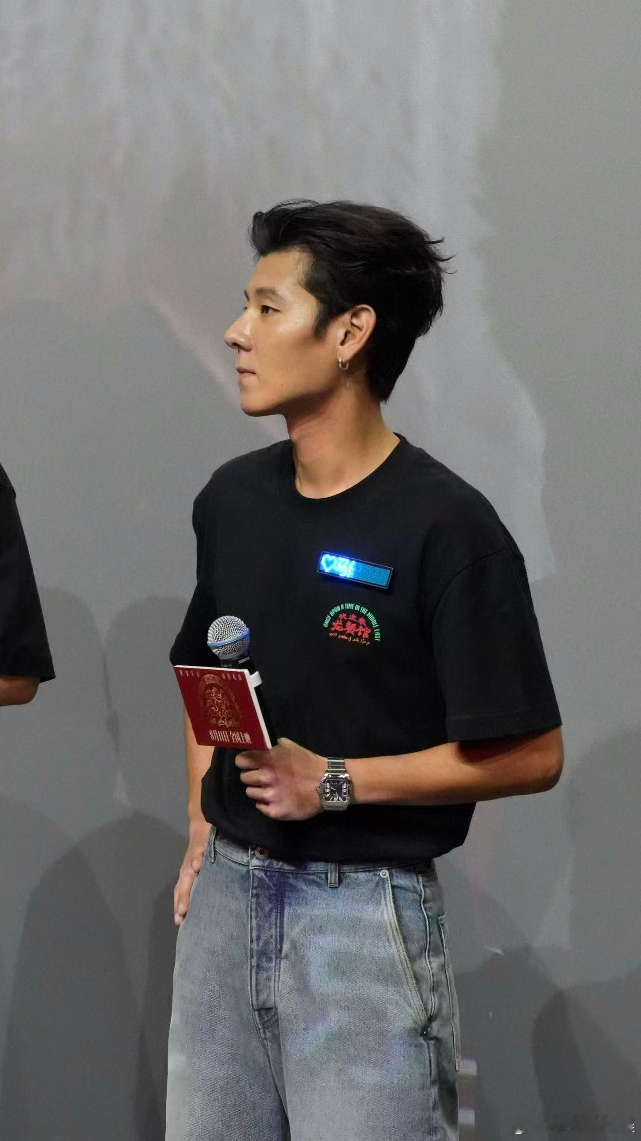 蒋奇明广西话被沈腾说太普通欢迎来龙餐馆路演的快乐花絮我可以循环观看，蒋奇明认认真
