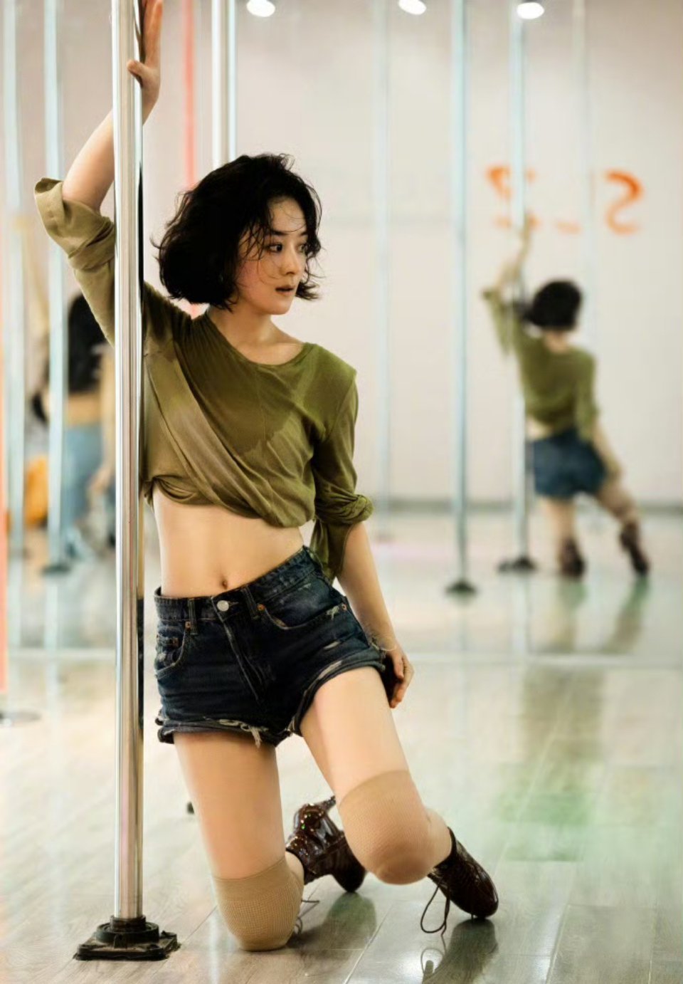 看赵丽颖跳钢管舞是一种什么体验？