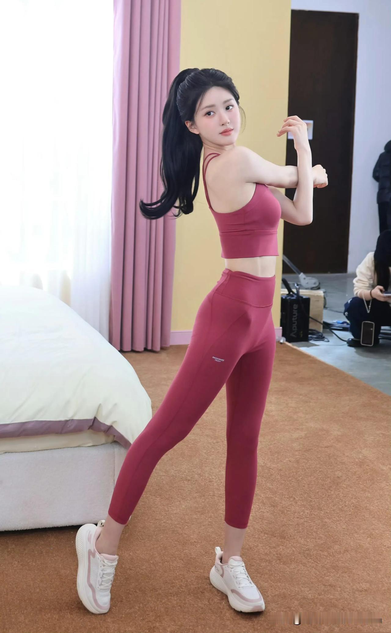 赵露思元气满满的一天，从运动开始！💪🏋️‍♀️