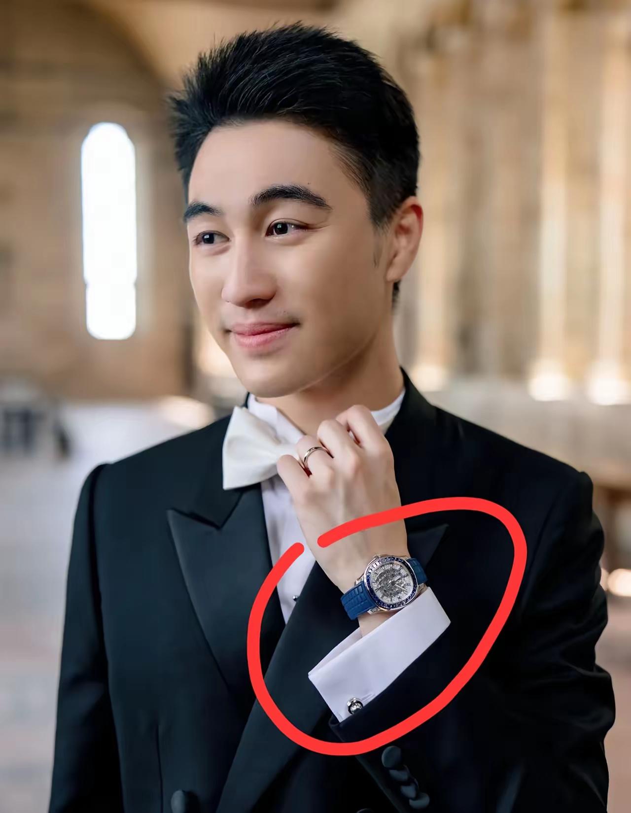 太壕了！何猷君婚礼戴的这只蓝色手表，吸引了全网的注意！我特意去查了一下，居然是5