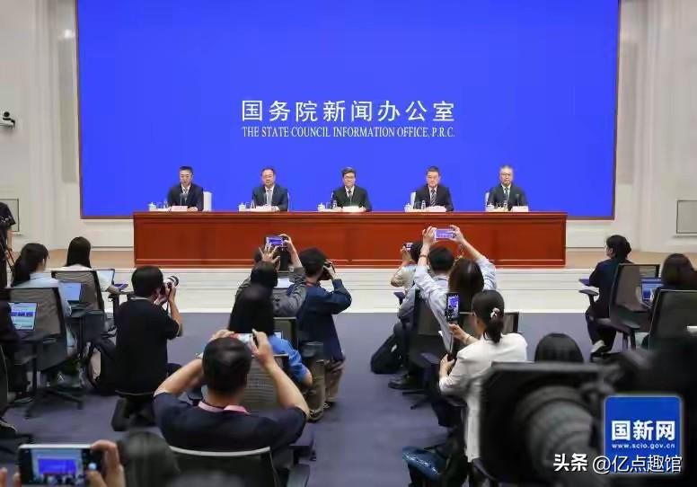 客厅那个黑盒子，真要进“博物馆”了。

9月17日国新办发布会给出明确信号：广电