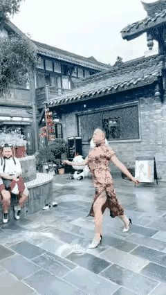 [[打脸][加油]看图说话：两个欠揍的男人[打脸][加油]]

   图1，中年