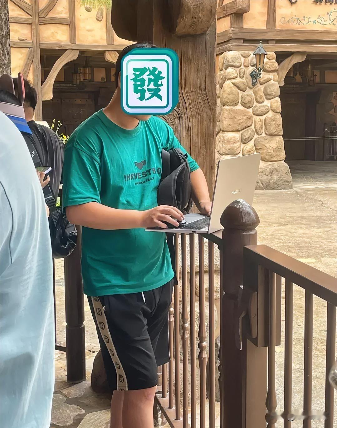 对打工人来说，
放假没有电话消息打扰，没有任何工作上的事情要处理，才算是轻松。